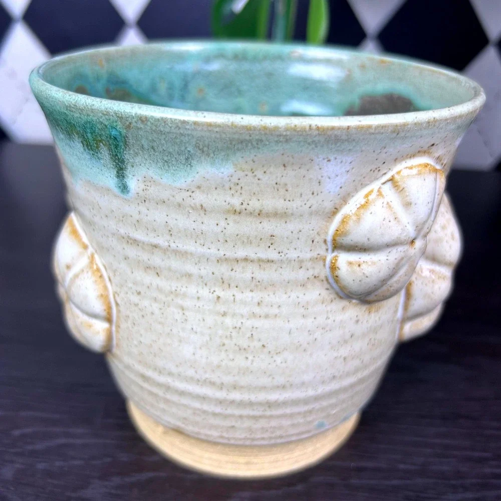 Studio‎ Pottery Raised Floral Medallion Speckled Glaze Cream and Green Stoneware